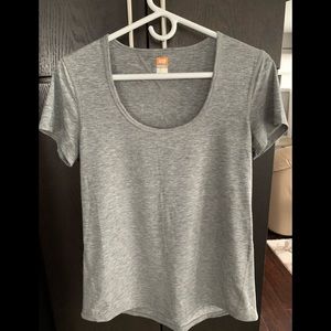 EUC Lucy tshirt size medium